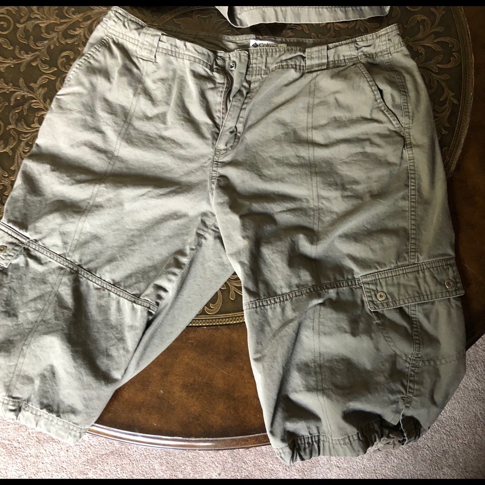 Columbia Capri  Khaki Pants